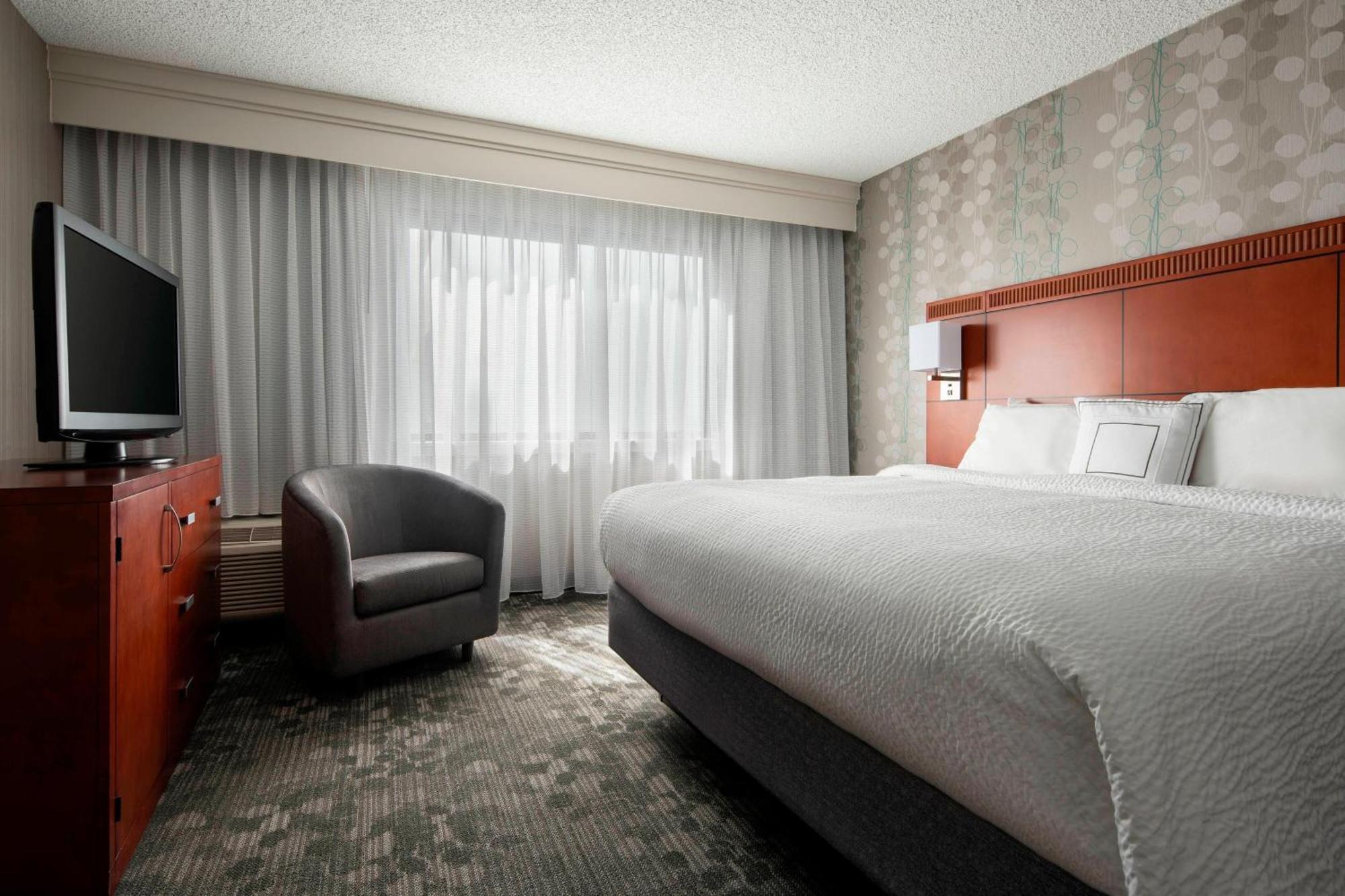 Courtyard By Marriott San Francisco Airport Hotel San Bruno Exterior photo