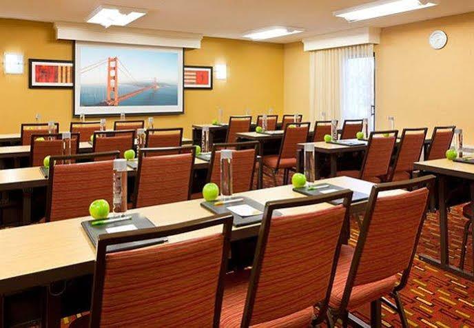 Courtyard By Marriott San Francisco Airport Hotel San Bruno Exterior photo